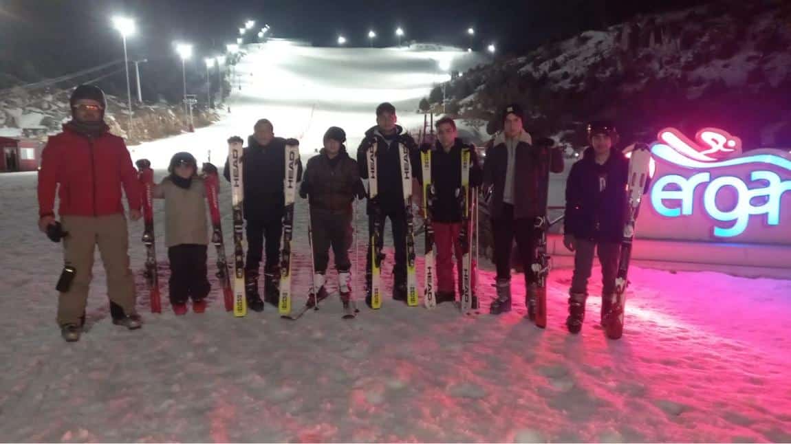 Kayak Kulübü ile Gece kayağı için Ergan Dağındayız